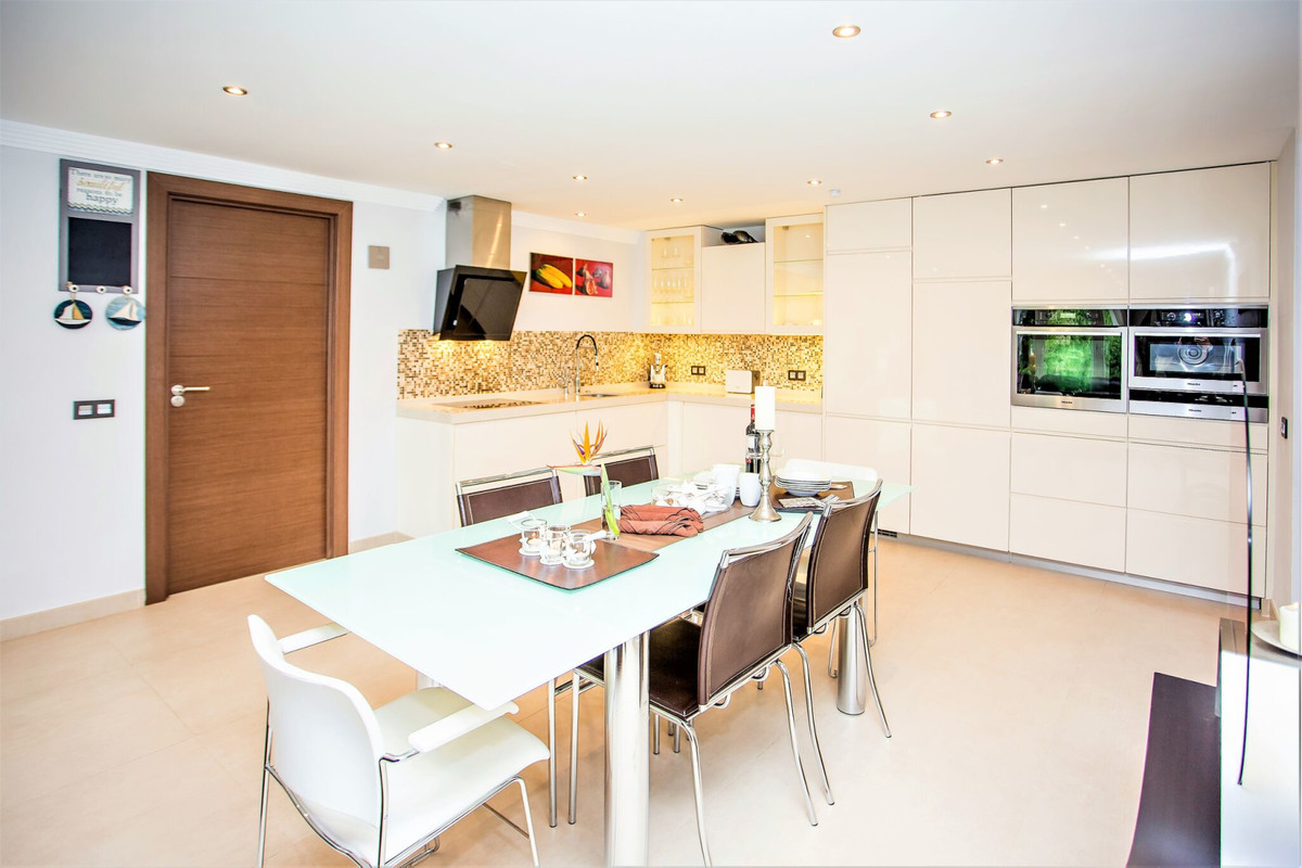 Se vende Villa - Chalet de 7 dormitorios en Costa Del Sol, Málaga, España
