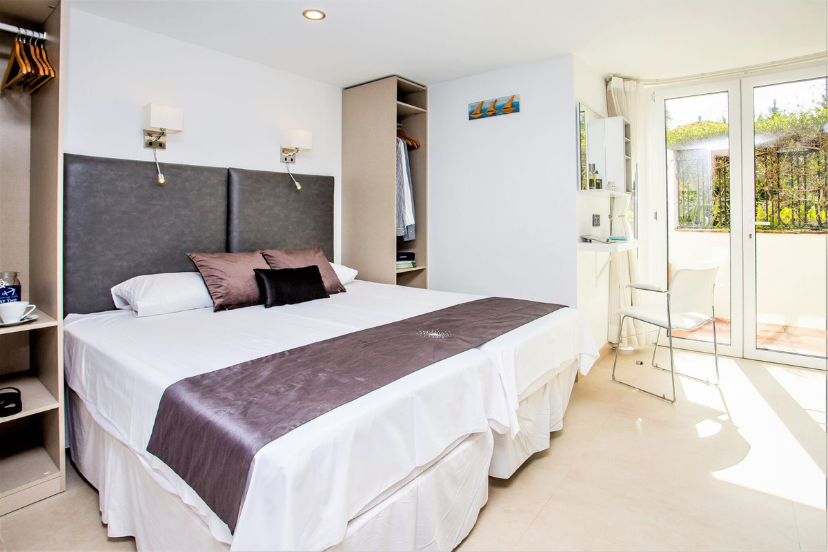 Se vende Villa - Chalet de 7 dormitorios en Costa Del Sol, Málaga, España