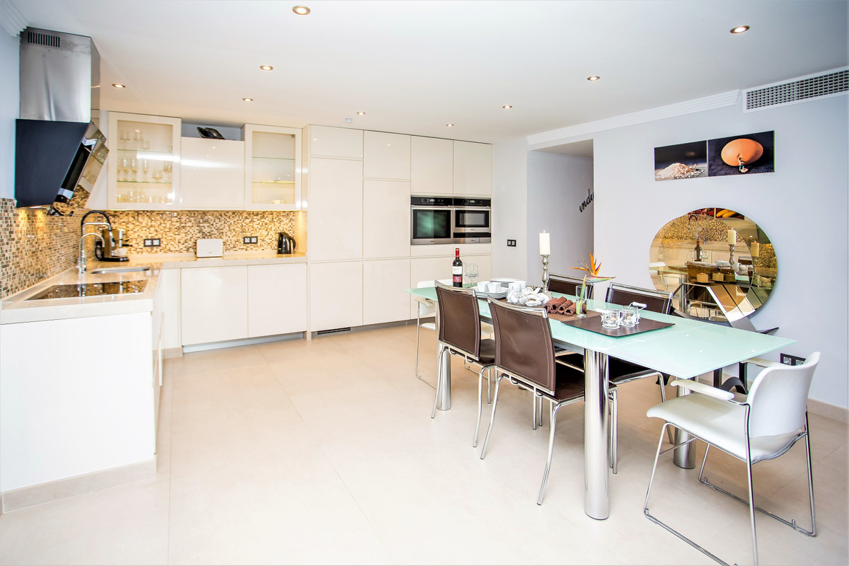 Se vende Villa - Chalet de 7 dormitorios en Costa Del Sol, Málaga, España