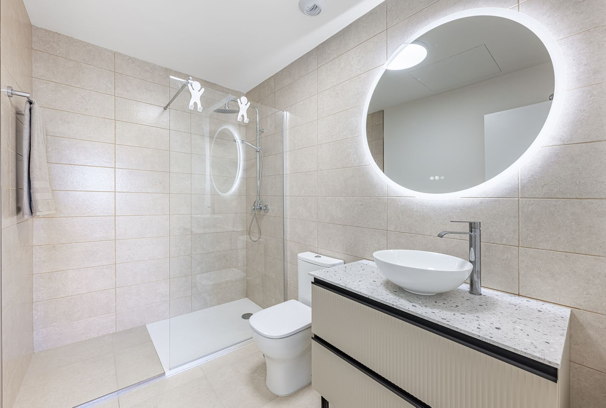 Se vende Apartamento Planta Baja de 2 dormitorios en Costa Del Sol, Málaga, España