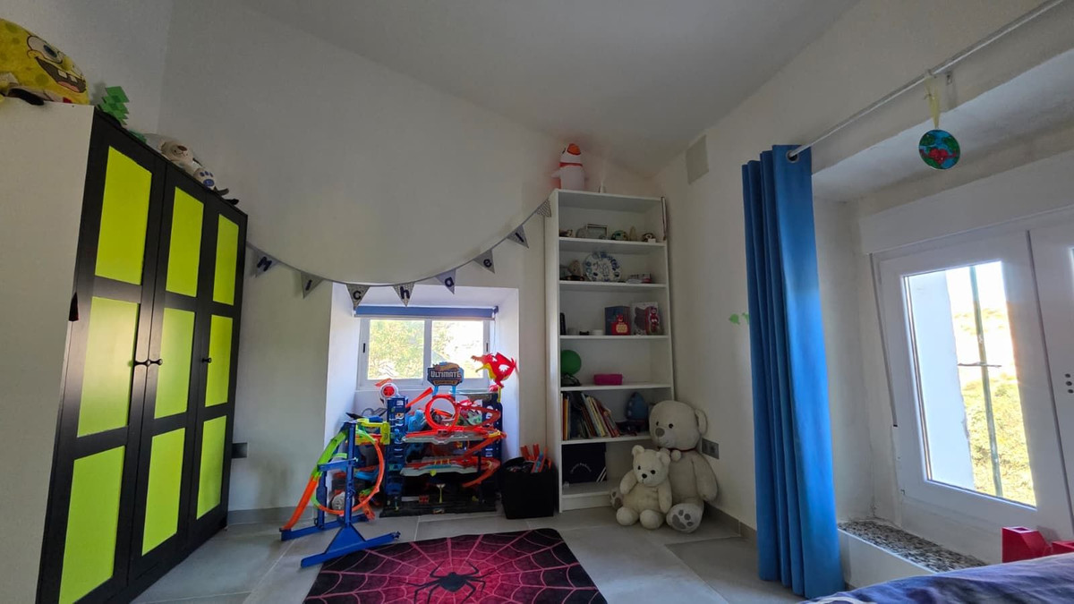 5 Bed Townhouse for sale in Pizarra Costa Del Sol, Málaga, Spain