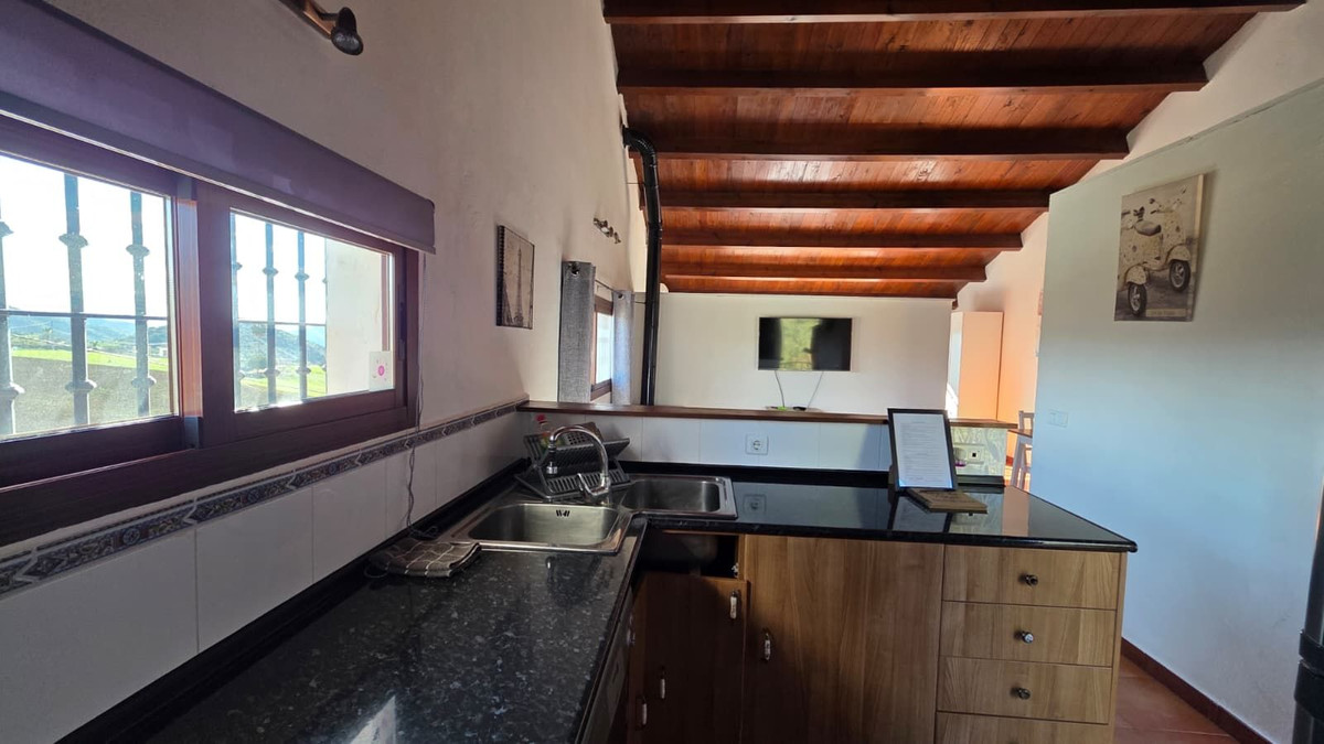 5 Bed Townhouse for sale in Pizarra Costa Del Sol, Málaga, Spain