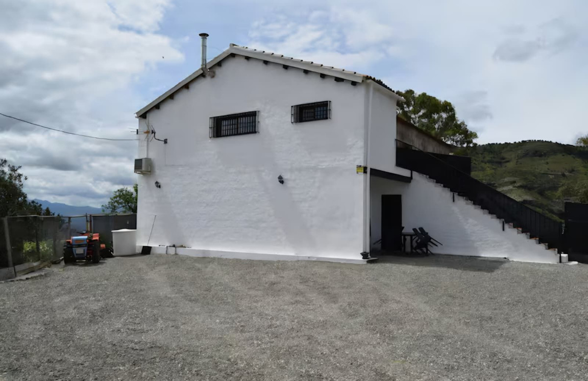 5 Bed Townhouse for sale in Pizarra Costa Del Sol, Málaga, Spain
