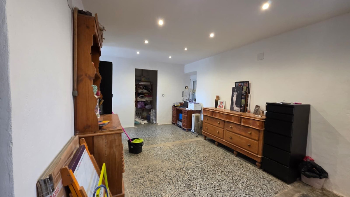 5 Bed Townhouse for sale in Pizarra Costa Del Sol, Málaga, Spain