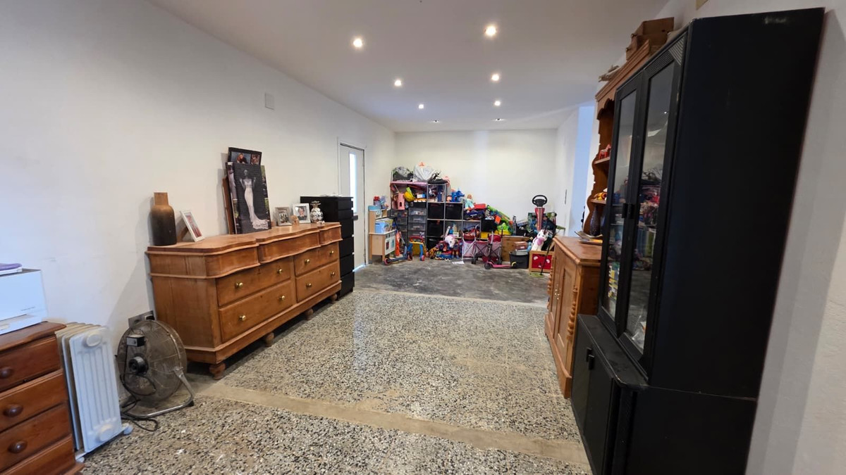 5 Bed Townhouse for sale in Pizarra Costa Del Sol, Málaga, Spain