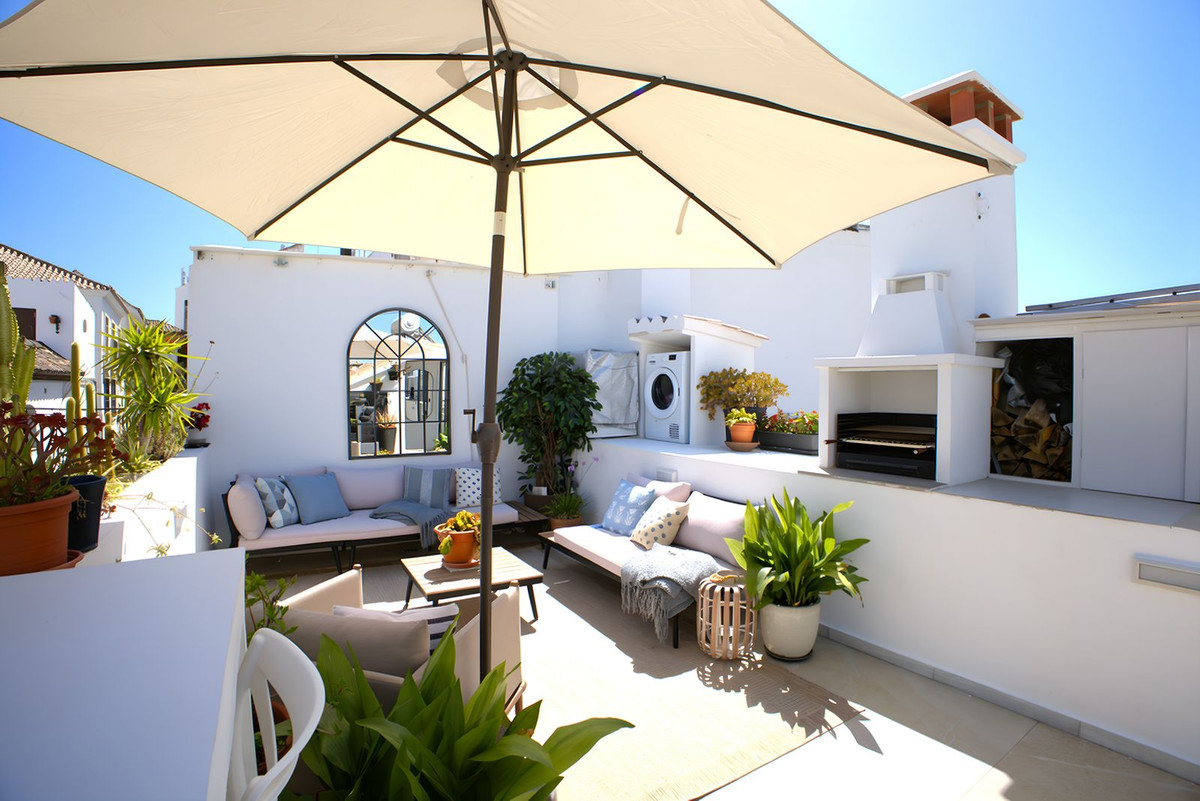 2 Bed Apartment for sale in Estepona Costa Del Sol, Málaga, Spain