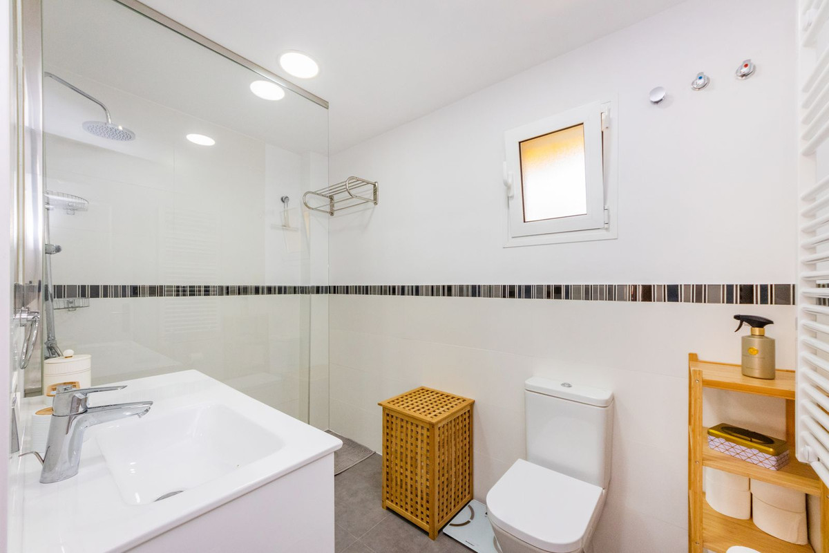 3 Bed Apartment for sale in Fuengirola Costa Del Sol, Málaga, Spain