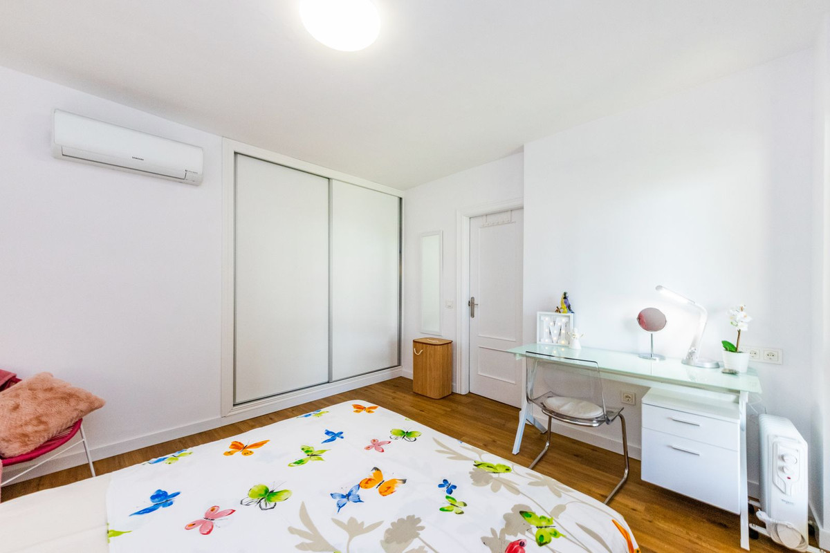 3 Bed Apartment for sale in Fuengirola Costa Del Sol, Málaga, Spain
