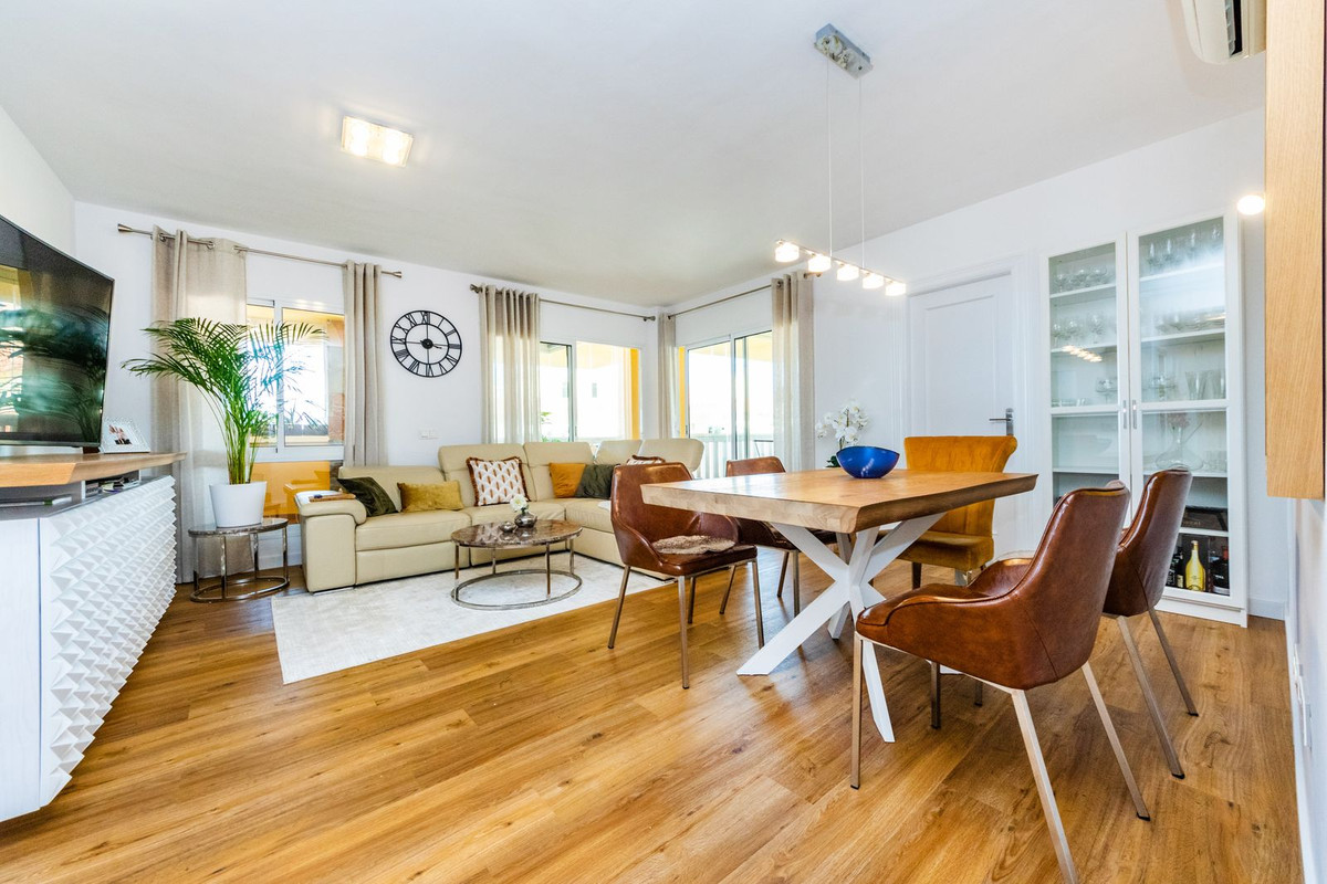 3 Bed Apartment for sale in Fuengirola Costa Del Sol, Málaga, Spain