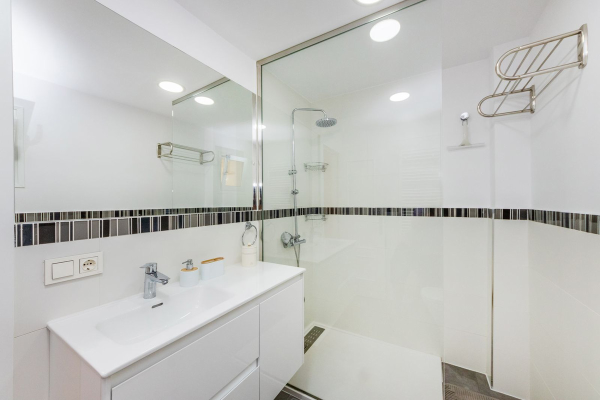 3 Bed Apartment for sale in Fuengirola Costa Del Sol, Málaga, Spain