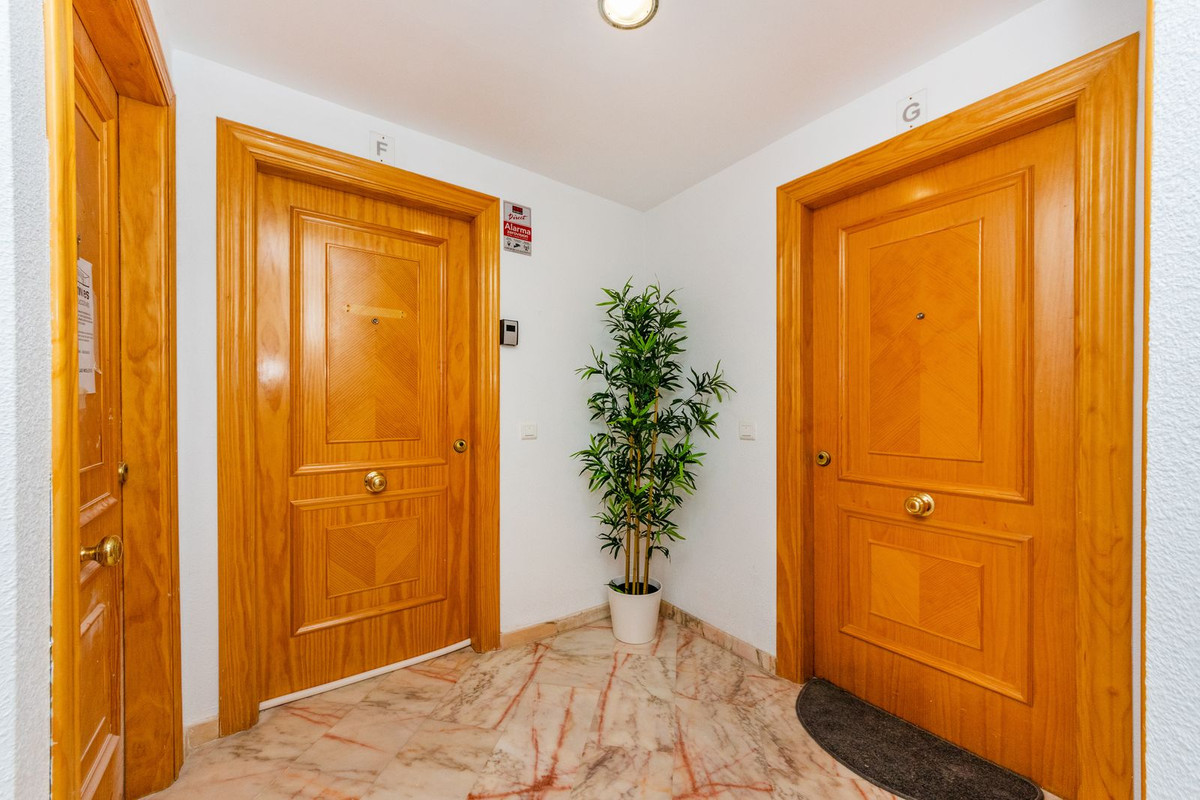 3 Bed Apartment for sale in Fuengirola Costa Del Sol, Málaga, Spain