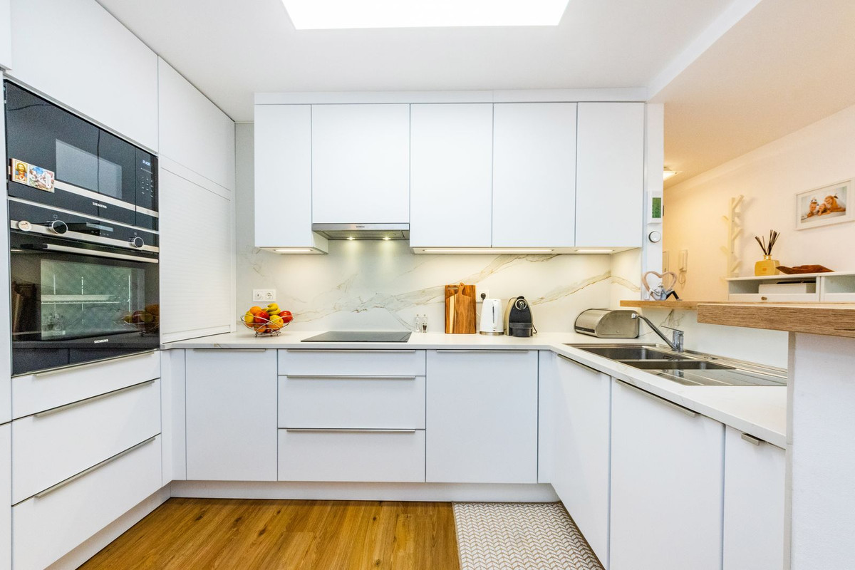3 Bed Apartment for sale in Fuengirola Costa Del Sol, Málaga, Spain