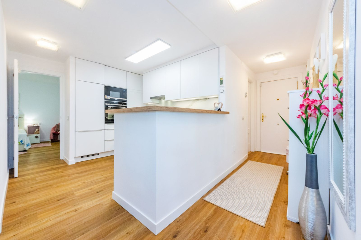 3 Bed Apartment for sale in Fuengirola Costa Del Sol, Málaga, Spain