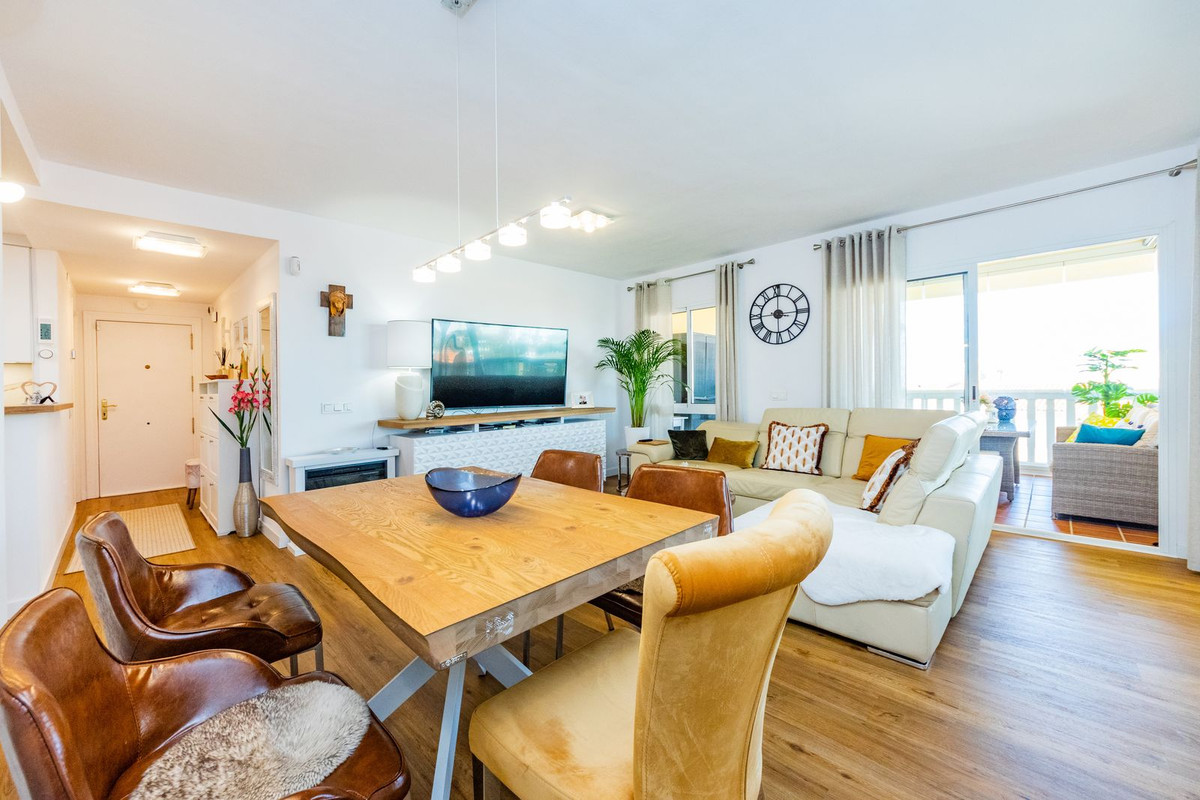 3 Bed Apartment for sale in Fuengirola Costa Del Sol, Málaga, Spain