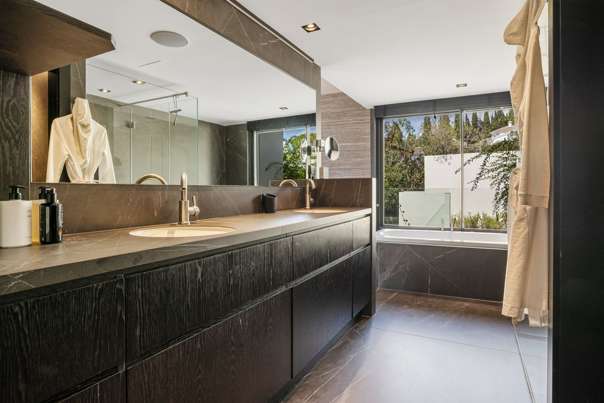 Se vende Villa - Chalet de 4 dormitorios en Costa Del Sol, Málaga, España