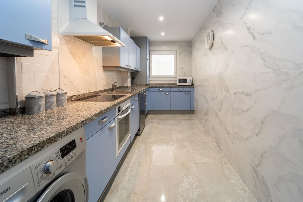 Se vende Apartamento Planta Media de 3 dormitorios en Costa Del Sol, Málaga, España