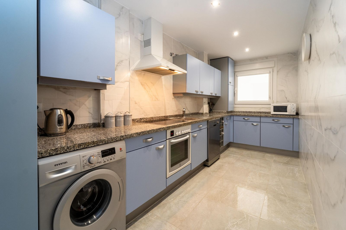 Se vende Apartamento Planta Media de 3 dormitorios en Costa Del Sol, Málaga, España