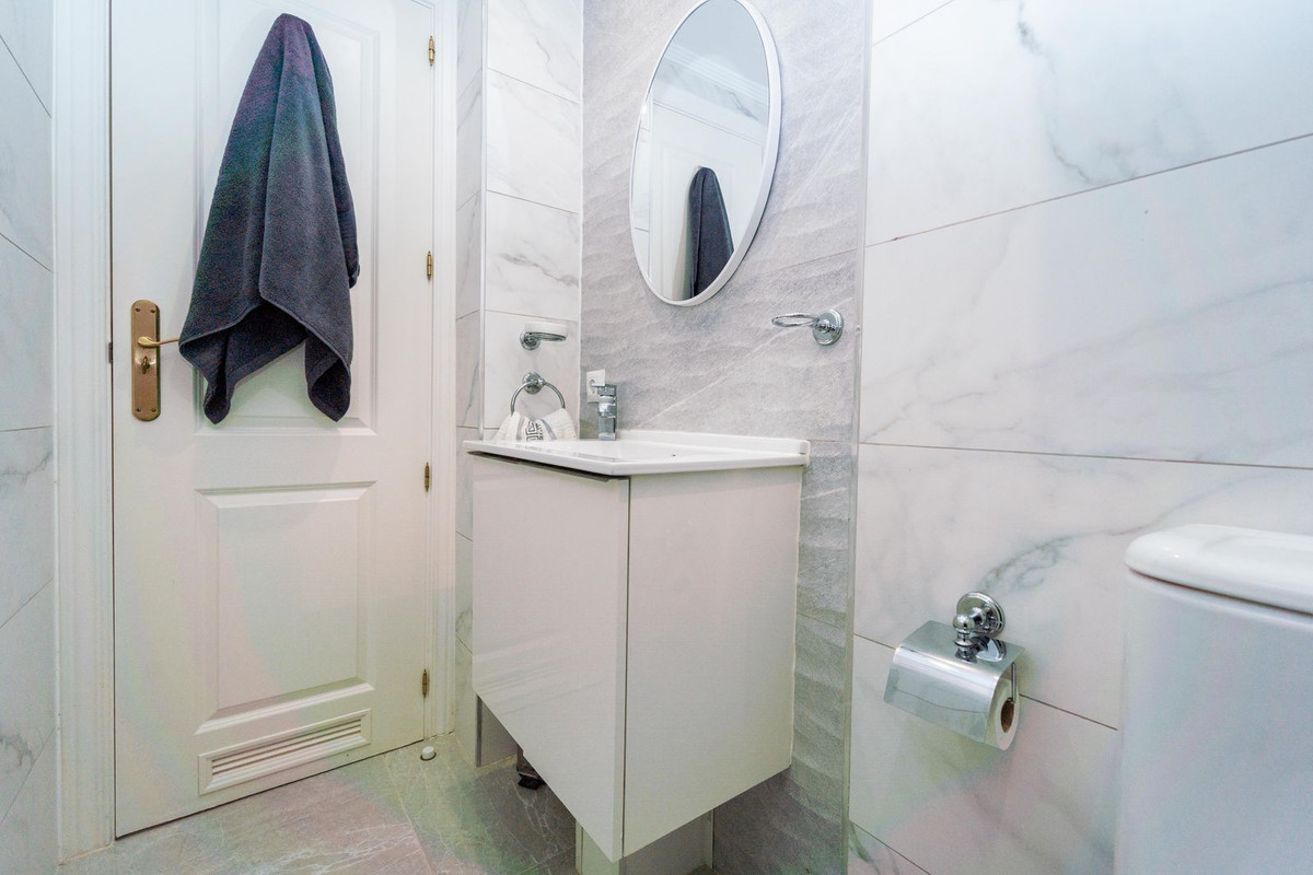 Se vende Apartamento Planta Media de 3 dormitorios en Costa Del Sol, Málaga, España