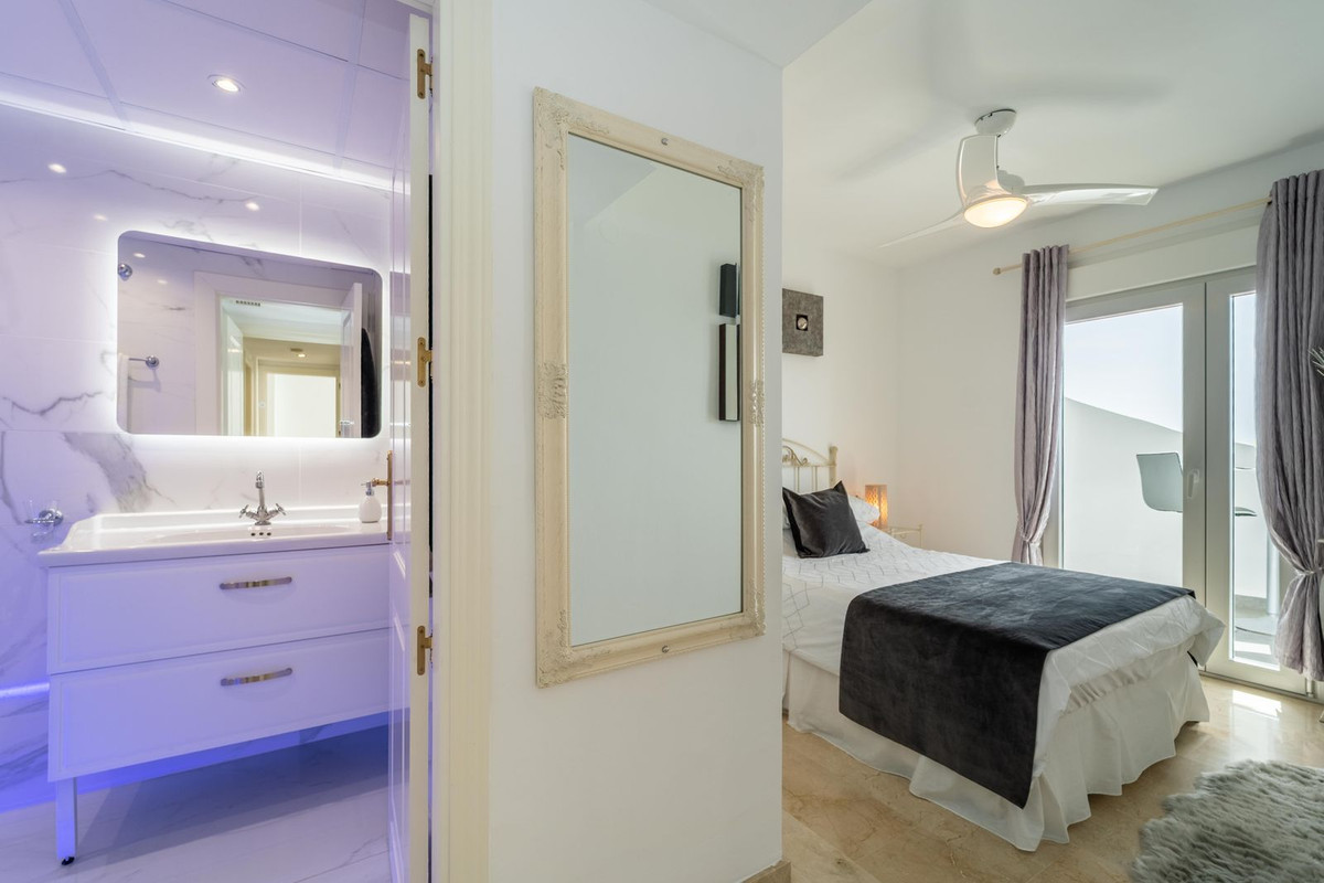 Se vende Apartamento Planta Media de 3 dormitorios en Costa Del Sol, Málaga, España