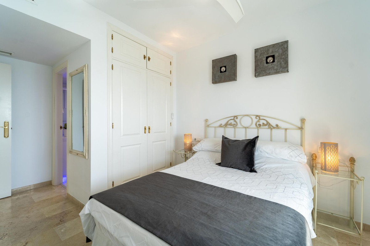Se vende Apartamento Planta Media de 3 dormitorios en Costa Del Sol, Málaga, España