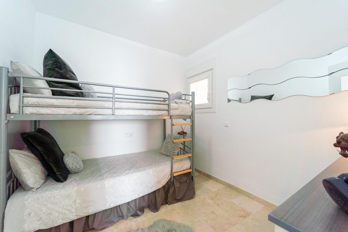 Se vende Apartamento Planta Media de 3 dormitorios en Costa Del Sol, Málaga, España