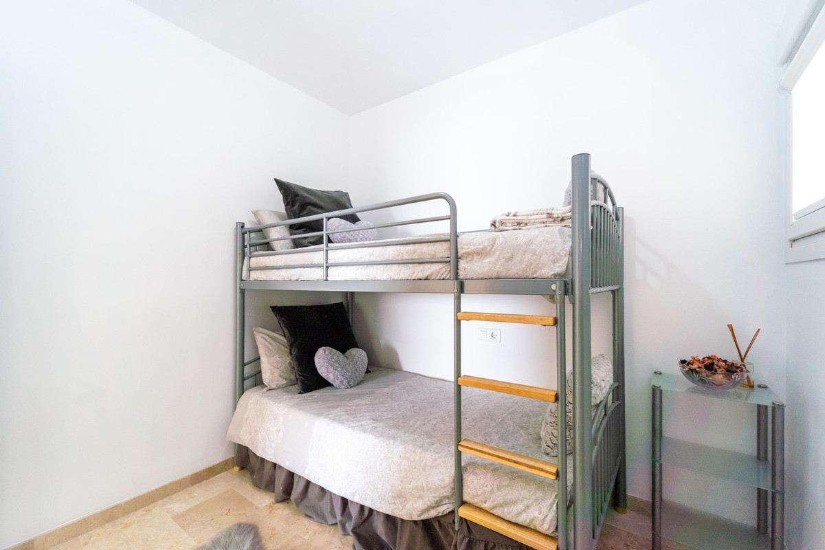 Se vende Apartamento Planta Media de 3 dormitorios en Costa Del Sol, Málaga, España
