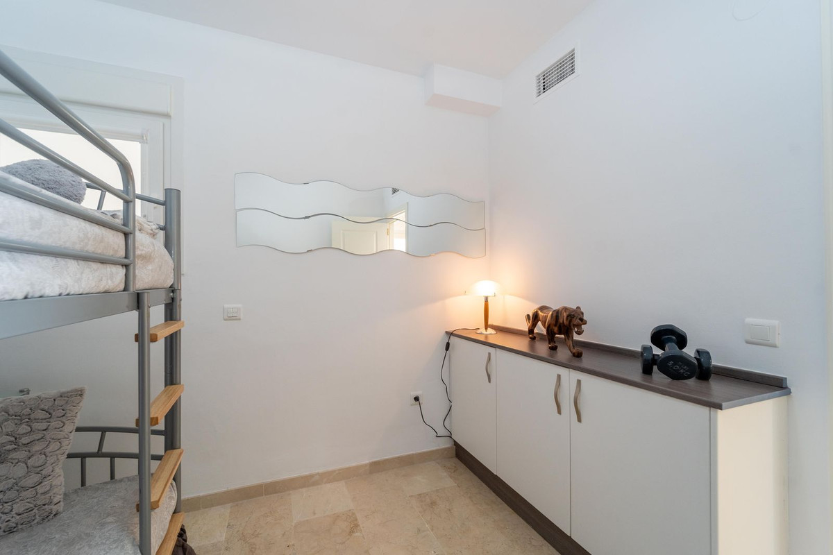 Se vende Apartamento Planta Media de 3 dormitorios en Costa Del Sol, Málaga, España