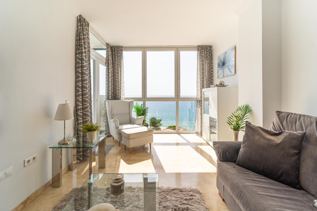 Se vende Apartamento Planta Media de 3 dormitorios en Costa Del Sol, Málaga, España