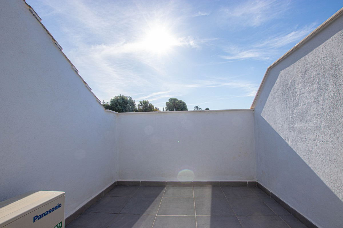 3 Bed Apartment for sale in Torreblanca Costa Del Sol, Málaga, Spain