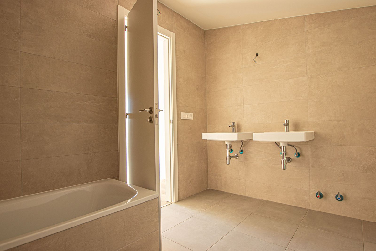 3 Bed Apartment for sale in Torreblanca Costa Del Sol, Málaga, Spain