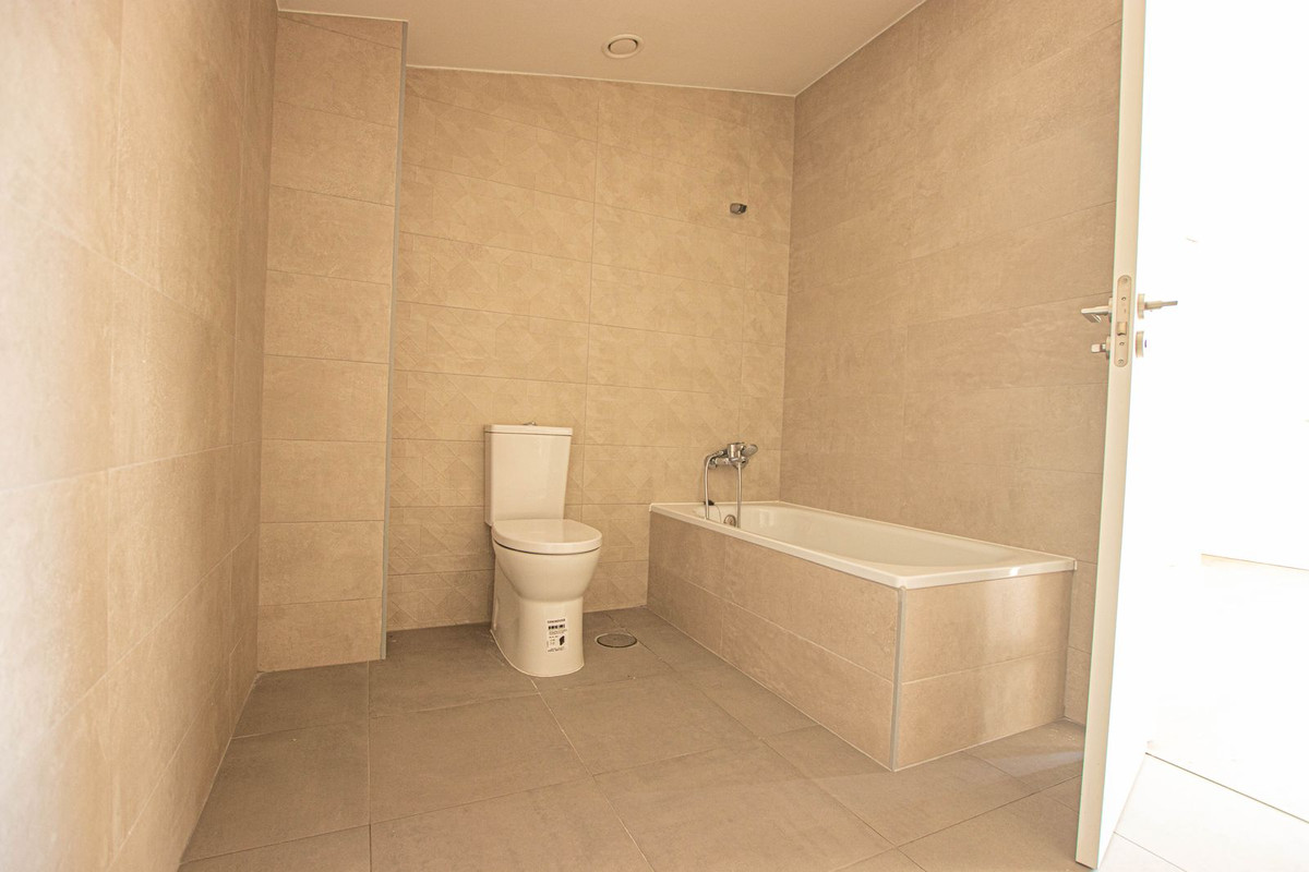 3 Bed Apartment for sale in Torreblanca Costa Del Sol, Málaga, Spain