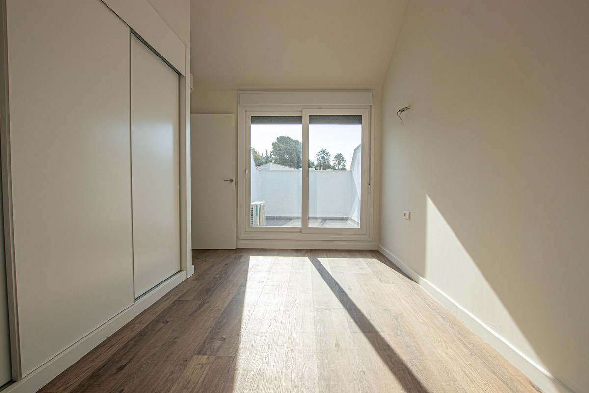 3 Bed Apartment for sale in Torreblanca Costa Del Sol, Málaga, Spain