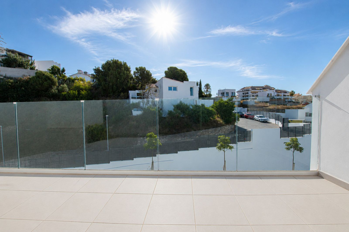 3 Bed Apartment for sale in Torreblanca Costa Del Sol, Málaga, Spain