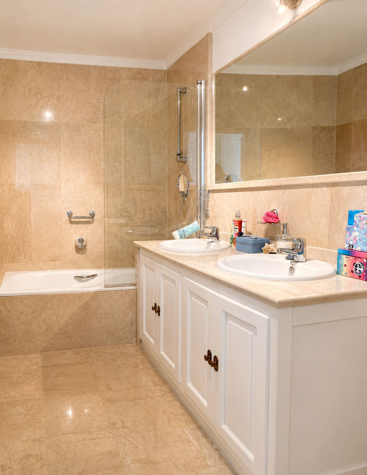 Se vende Villa - Chalet de 3 dormitorios en Costa Del Sol, Málaga, España