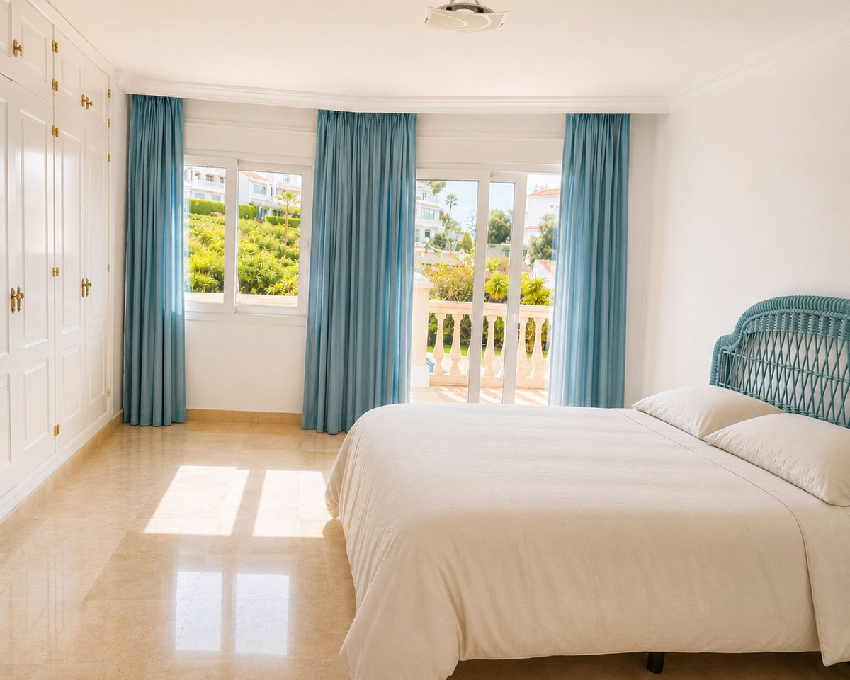 Se vende Villa - Chalet de 3 dormitorios en Costa Del Sol, Málaga, España