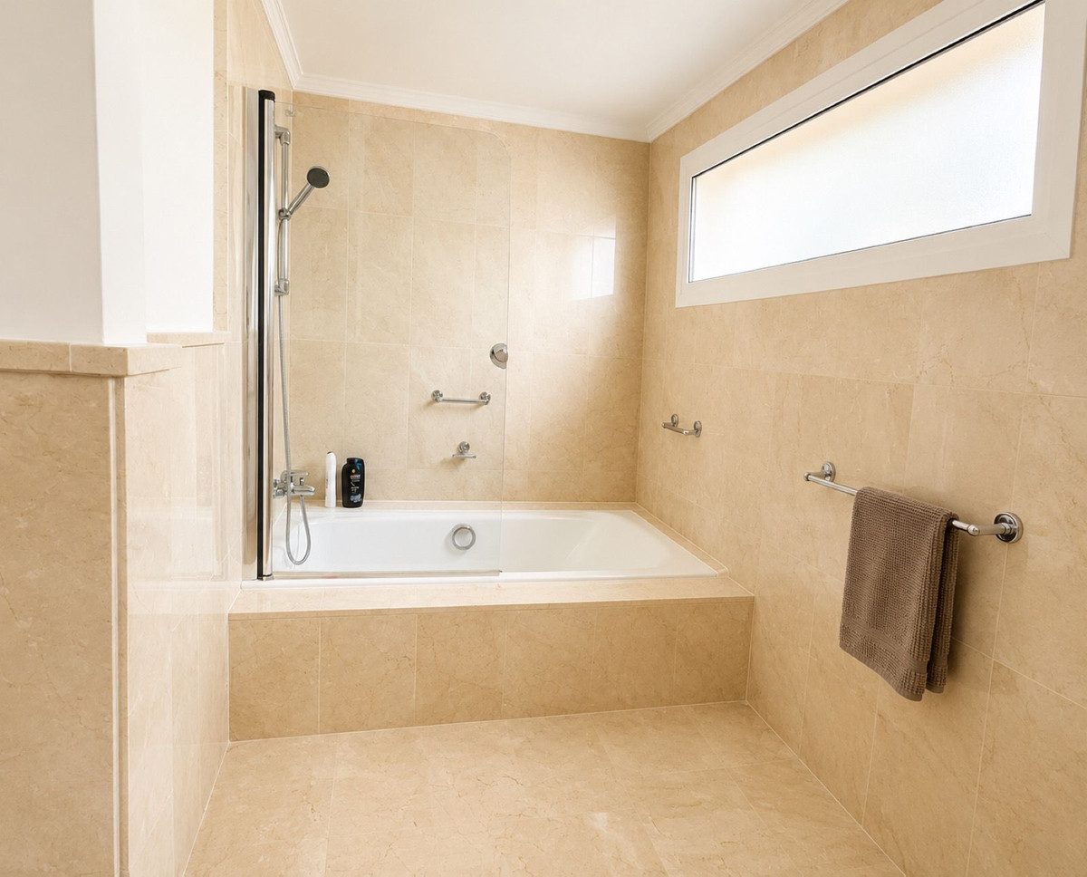 Se vende Villa - Chalet de 3 dormitorios en Costa Del Sol, Málaga, España