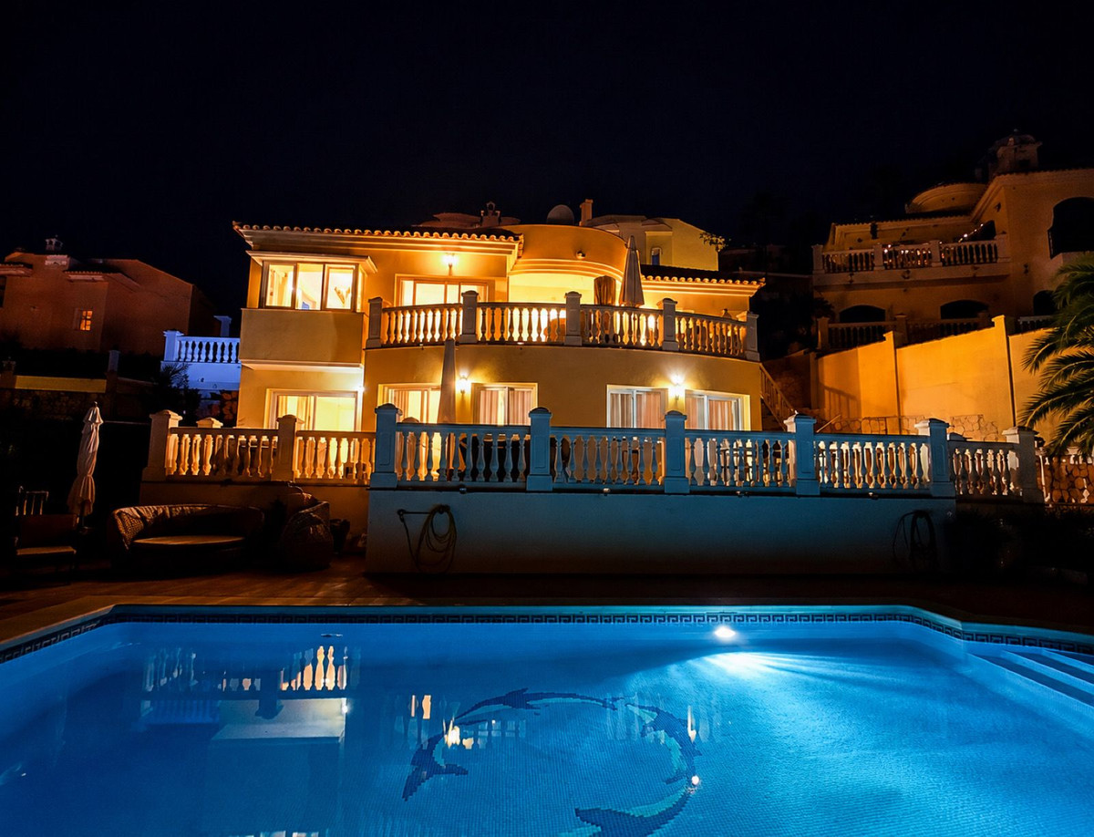 Se vende Villa - Chalet de 3 dormitorios en Costa Del Sol, Málaga, España
