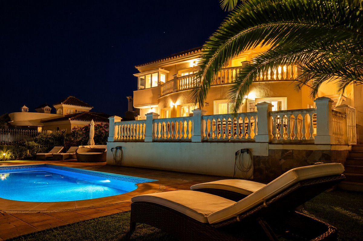 Se vende Villa - Chalet de 3 dormitorios en Costa Del Sol, Málaga, España