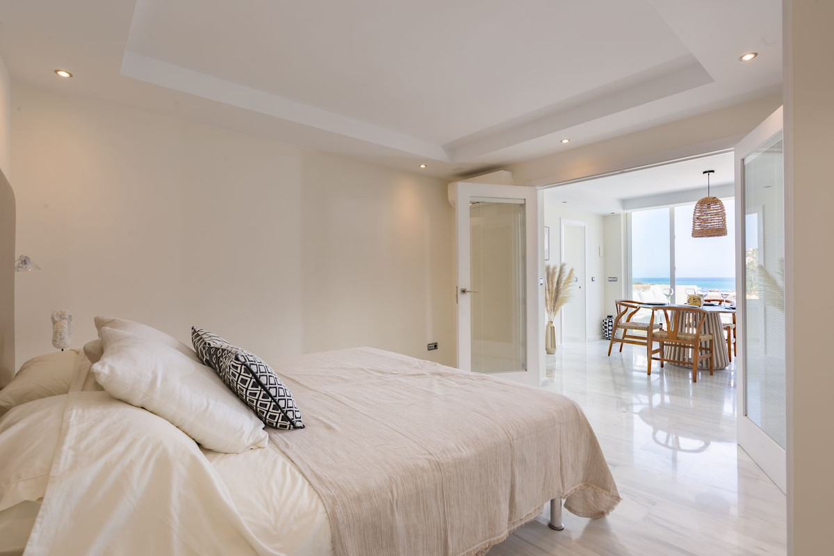 3 Bed Apartment for sale in Estepona Costa Del Sol, Málaga, Spain
