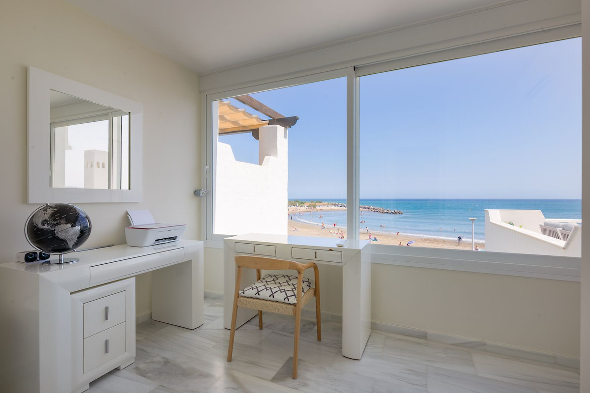 3 Bed Apartment for sale in Estepona Costa Del Sol, Málaga, Spain