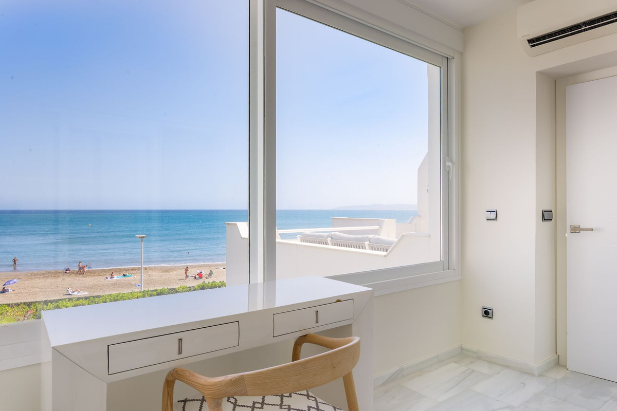 3 Bed Apartment for sale in Estepona Costa Del Sol, Málaga, Spain