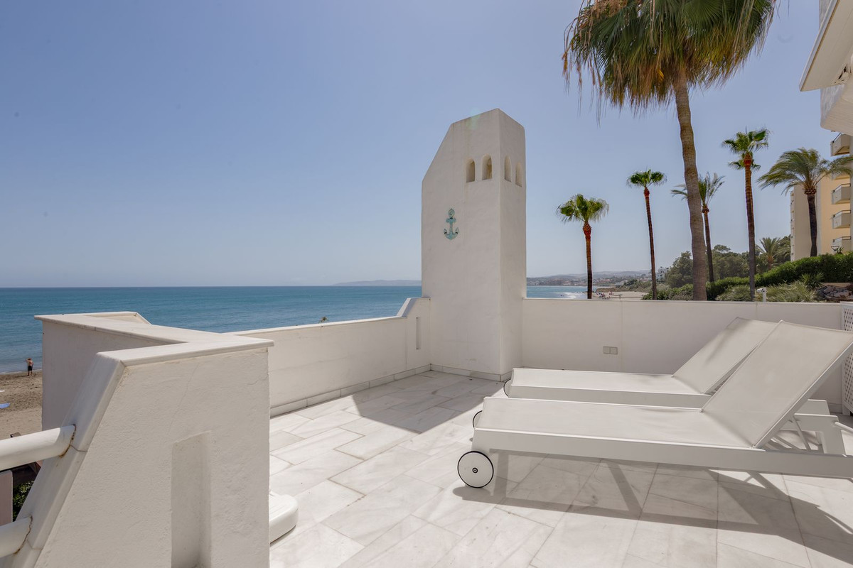 3 Bed Apartment for sale in Estepona Costa Del Sol, Málaga, Spain