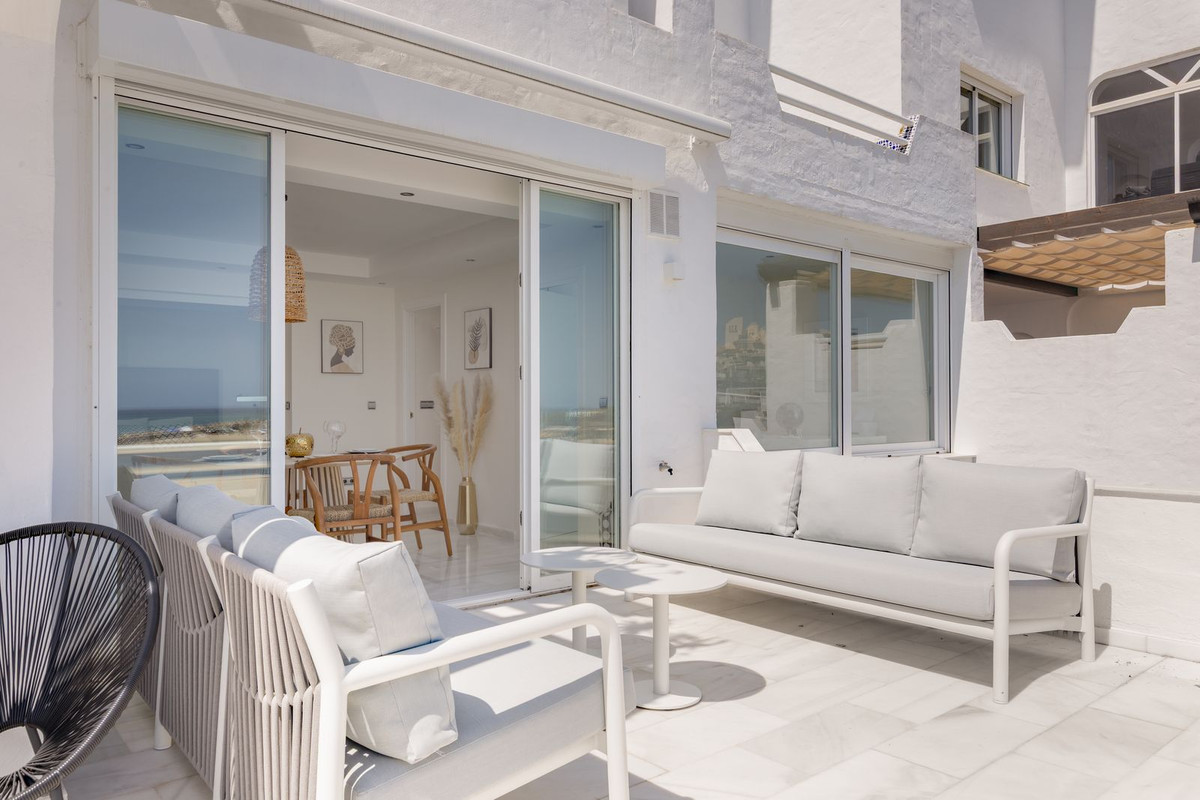 3 Bed Apartment for sale in Estepona Costa Del Sol, Málaga, Spain