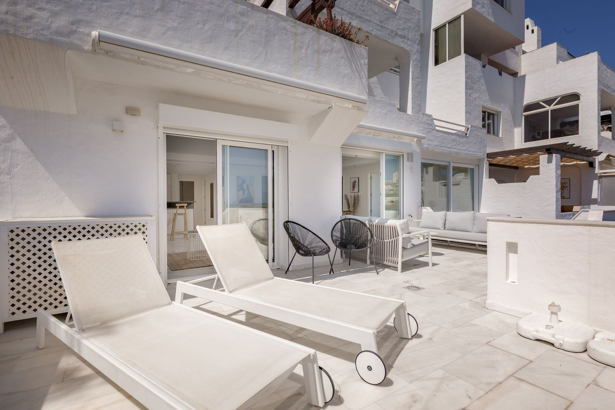 3 Bed Apartment for sale in Estepona Costa Del Sol, Málaga, Spain