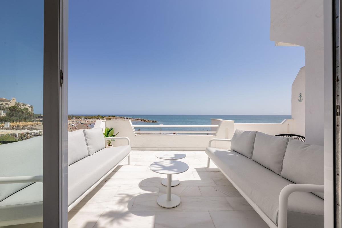 3 Bed Apartment for sale in Estepona Costa Del Sol, Málaga, Spain