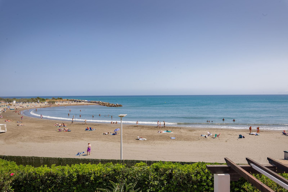 3 Bed Apartment for sale in Estepona Costa Del Sol, Málaga, Spain