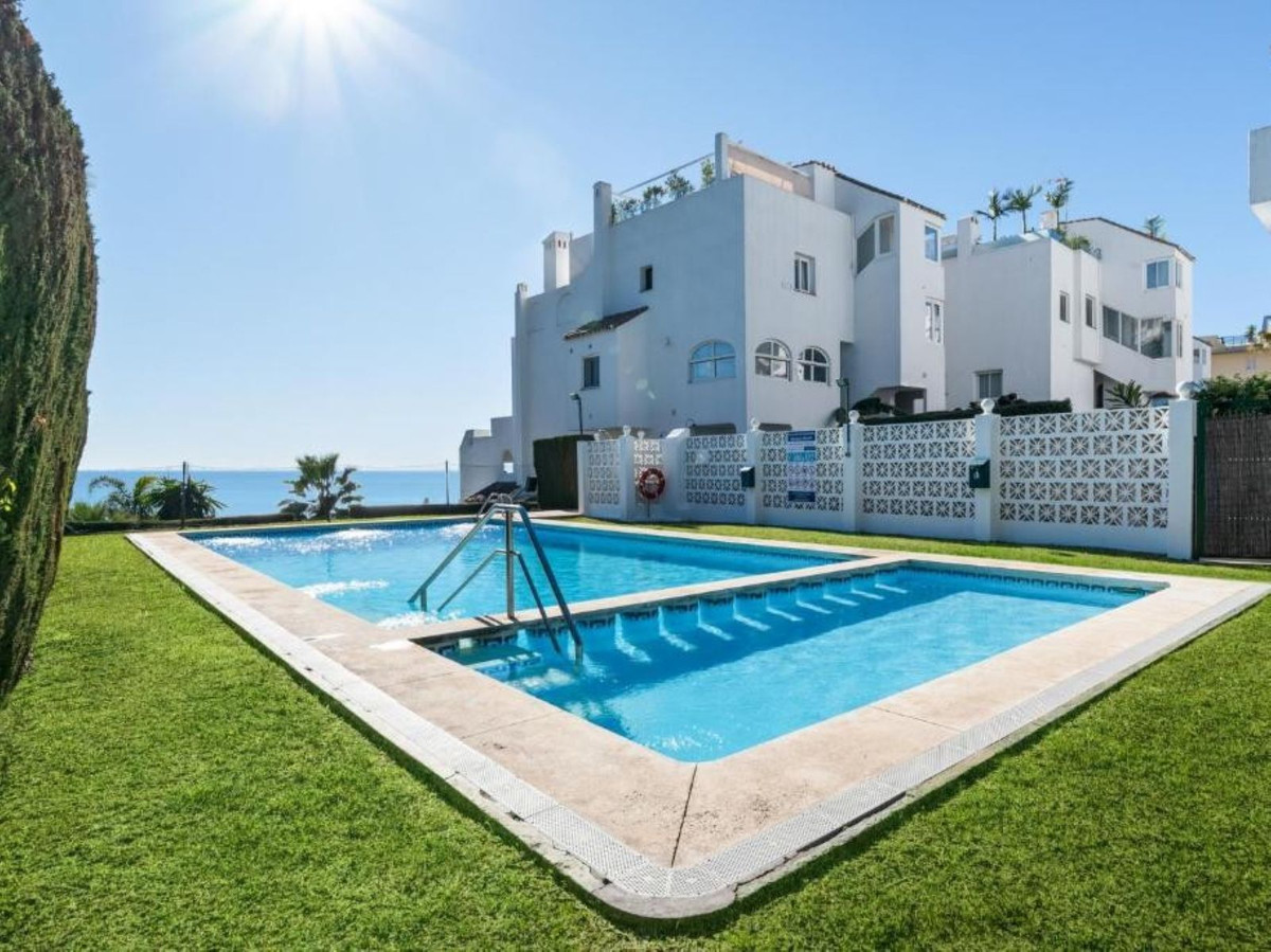 3 Bed Apartment for sale in Estepona Costa Del Sol, Málaga, Spain
