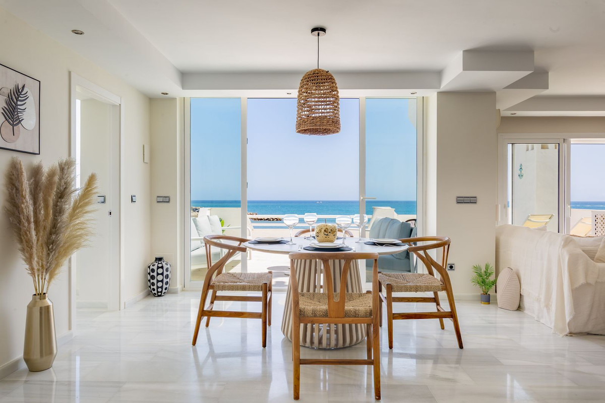 3 Bed Apartment for sale in Estepona Costa Del Sol, Málaga, Spain