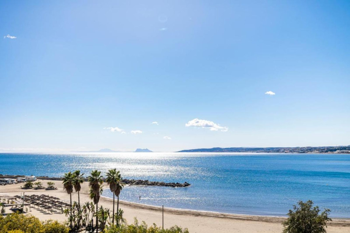 3 Bed Apartment for sale in Estepona Costa Del Sol, Málaga, Spain