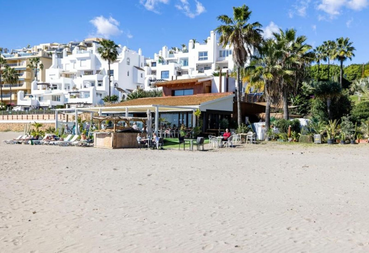 3 Bed Apartment for sale in Estepona Costa Del Sol, Málaga, Spain